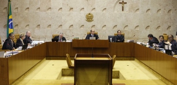 Fonte: Supremo Tribunal Federal O Plenário do Supremo Tribunal Federal (STF) aprovou na sessão desta quarta-feira (17) duas novas súmulas vinculantes a partir da conversão de verbetes da súmula de […]